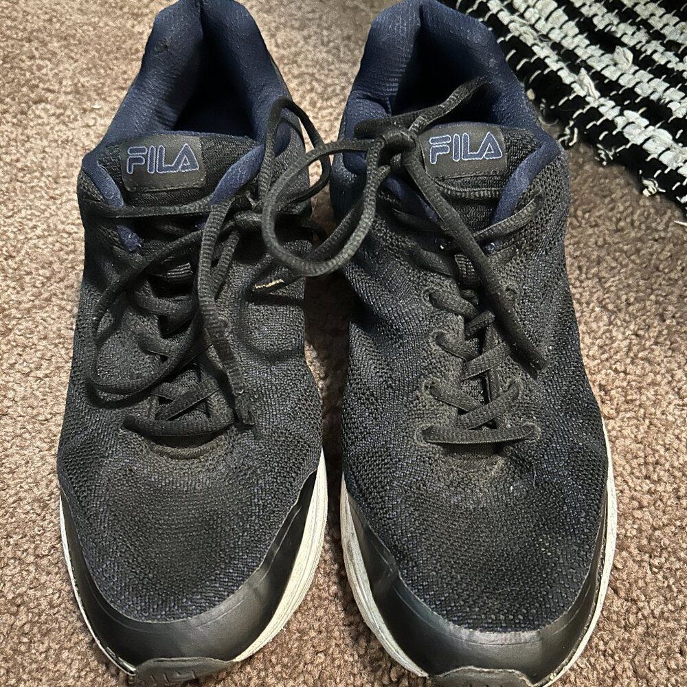 Men's Fila Cool max Memory foam running shoe Black/White SIze 11
